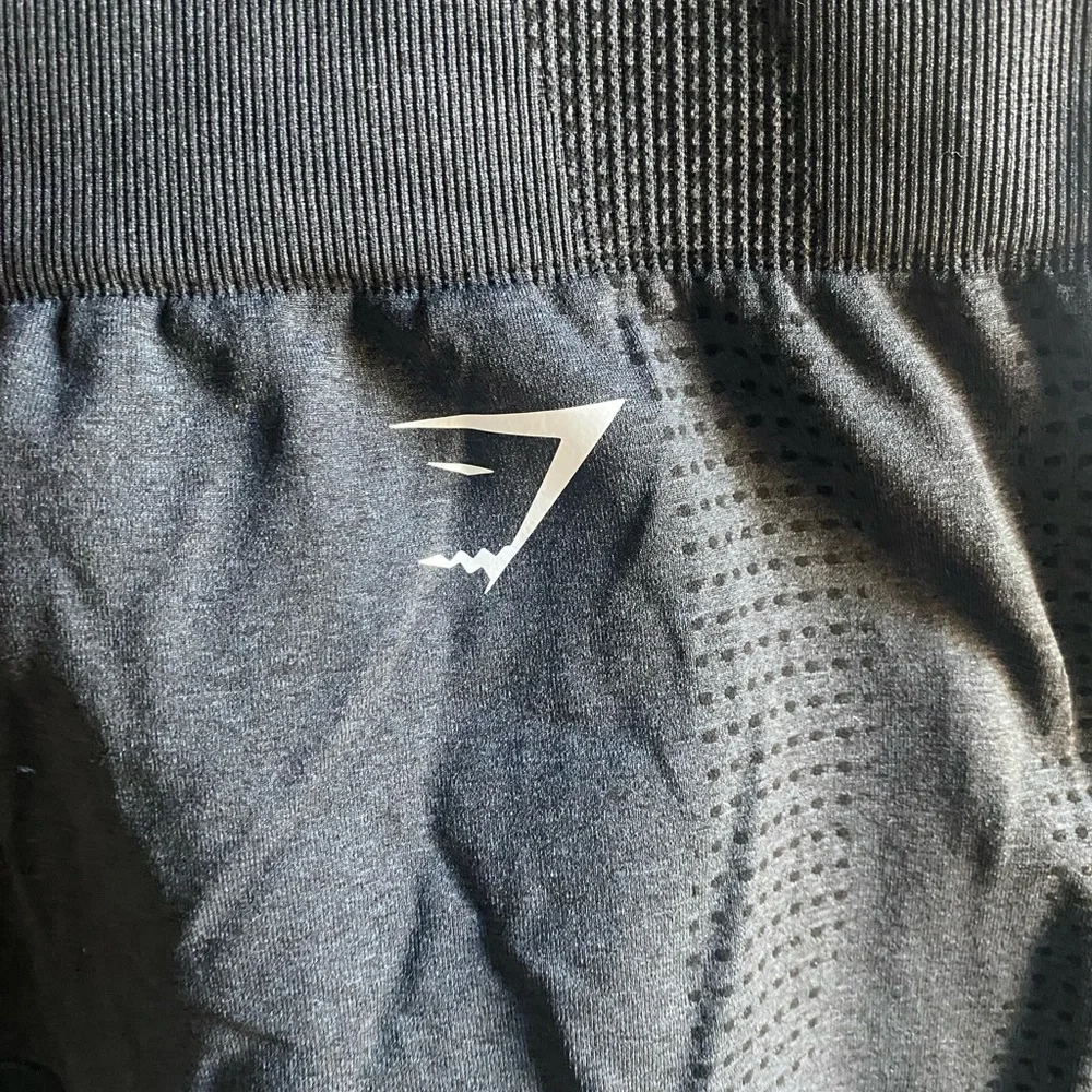 Gymshark Vital Seamless 2.0 shorts in black marl color - Picture 6 of 8